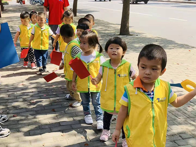 “向國旗敬禮、弘揚(yáng)愛國精神”--記嬰智貝佳老閔行園兒童之家托管班國慶活動